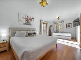 Lakeside Serenity Retreat