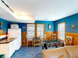 Lovely home with private pool, decks, amazing ocean view, & W/D، فندق في هاتيراس