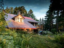 Algonquin Shores, hotel i Algonquin Highlands