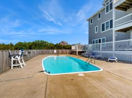 Ocean-view home with private outdoor pool, hot tub, central AC, tennis & decks, hotel v mestu Rodanthe