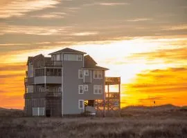 Luxury dog-friendly home w/ocean view, private hot tub, pool table, washer/dryer