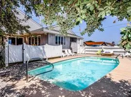 Exquisite home with private hot tub, game room, & central AC