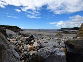 3 Bed in Ferryside 88784, ξενοδοχείο σε Ferryside