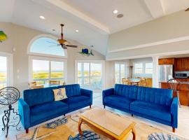 Multi-level dog-friendly oceanfront home with private pool & hot tub, rec room, ξενοδοχείο σε Salvo