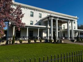 The White Inn, hotel Fredoniában