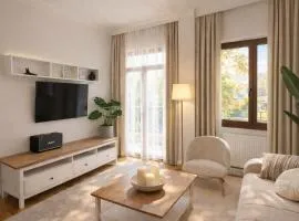 Elegant Old Town Suite