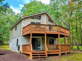 The Bear Foot Lodge by AvantStay Game Room Deck BeachLake Access, Hotel in Albrightsville