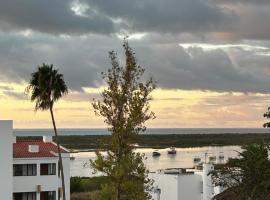 Casa Anne - Cabanas de Tavira, central, sea view, hotel in Tavira