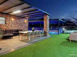 וילת היוצר, hotel a Ya‘ara