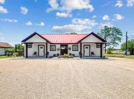 Quiet Casita with Hot Tub six Min from Downtown