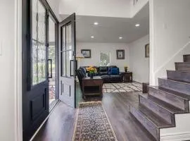Charming Farmhouse w/Hot-Tub Near 290 Wine Trail