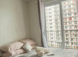 9th Floor Condo with Pool View, Free Pool Access, Fast Wi-Fi & Netflix, hotelli kohteessa Suba