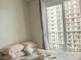 9th Floor Condo with Pool View, Free Pool Access, Fast Wi-Fi & Netflix