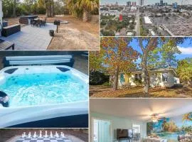 Centrally Located Beachy with Private Hottub, 2 King Beds, Huge Yard, BBQ, Firepit, Yard Games