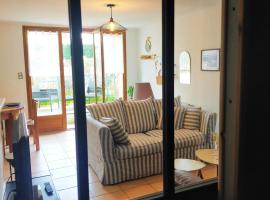 MAISONNETTE LA ROSERAIE avec terrasse proche centre ville, hotel en Moissac