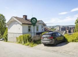 Large apartment with 4 spacious bedrooms: Skien şehrinde bir otel