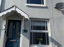 Quaint cottage in Ventnor with sea views