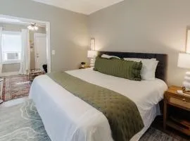 Centrally Located King Bed Midtown Crosstown 1434