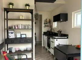 Renovated & private Tinyhouse Den Haag short stay appartment