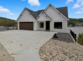 Modern Lakefront Escape | The Twelve