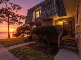 Angels Above K1500 Two BR Condo, 2 Pools, Tennis, Pier