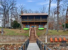 Lakefront Log Cabin with Private Dock, Two Decks & Cozy Comfort at 35mm in Sunrise Beach