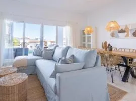 Modern Luxurious 3-Bedroom Residence with Resort Amenities