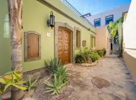 Welcome to Casa Verde, a brand-new, beautifully remodeled one-bedroom home.