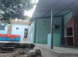 Casa Privada con Pileta, quincho y Parking Gratis en Altos, хотел в Altos