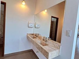 Tajesdelsol – hotel w mieście Luque