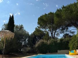 Jolie Girondine familiale avec piscine proche Marmande, hotel i Puymiclan