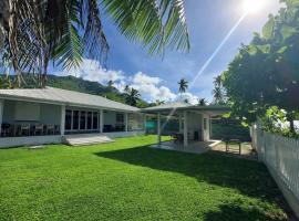 3BR Beachfront Villa Steps from the Lagoon, hotel u gradu Temae