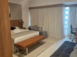 GOLDEN STAY - Flat Saint Moritz - Central, Moderno, Espaçoso, linda vista 14º andar, Individual ou Familia - Cama Queen e Sofá Cama Casal