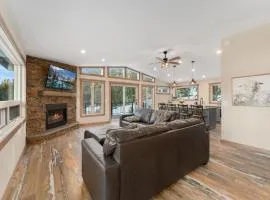 The Pine Getaway on 60 Acres with Hot Tub