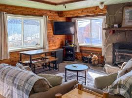 Rustic Cabin Stay in Brian Head Resort w/ View, hotel i Brian Head