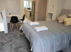 Elegant Studio Hideaway Bath Street Living