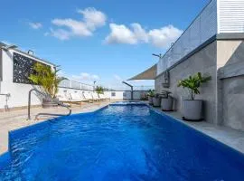 Sky and Peak - Adjacent Units in Central Cairns
