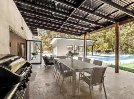 Old Mill Grove Bush Escape Near Beaches and Wineries