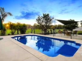 Axe Creek Estate - Country Escape Near Bendigo, hotel i Eppalock