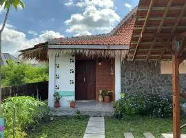 Breeze and Blossom Cottage Maguwo