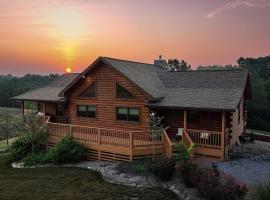 Luxury 4BR Log Cabin Near SIU & Wine Trail, hotel en Makanda