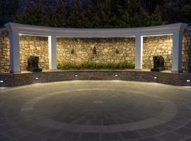 Royal Tulip Kathmandu Shivapuri National Park, hotel sa Khadkagaon