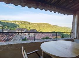 Romantic Provencal house with terrace, hotel v destinaci Saignon