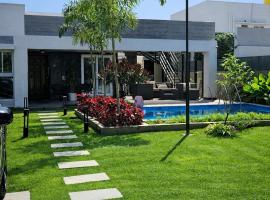 Nivasa Private Pool Villa near Bangalore, Hotel in Berikai