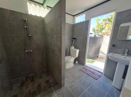 Fare Pitate, vil&middot;la a Manihi