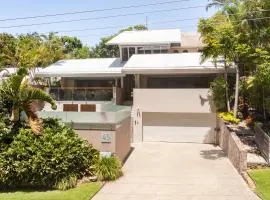 Sunshine Beach Retreat, Pool, Backyard
