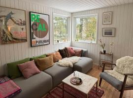 Cozy And Colourful Holiday Home In Skovgårde, hotel en Allingåbro