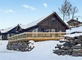 4 Bedroom Stunning Home In Rauland