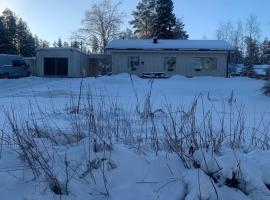 Detached house along the Kiiminkijoki river, Hotel in Haukipudas