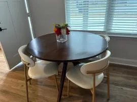 Stylish Pvt Baths Minutes to Shopping & Dining